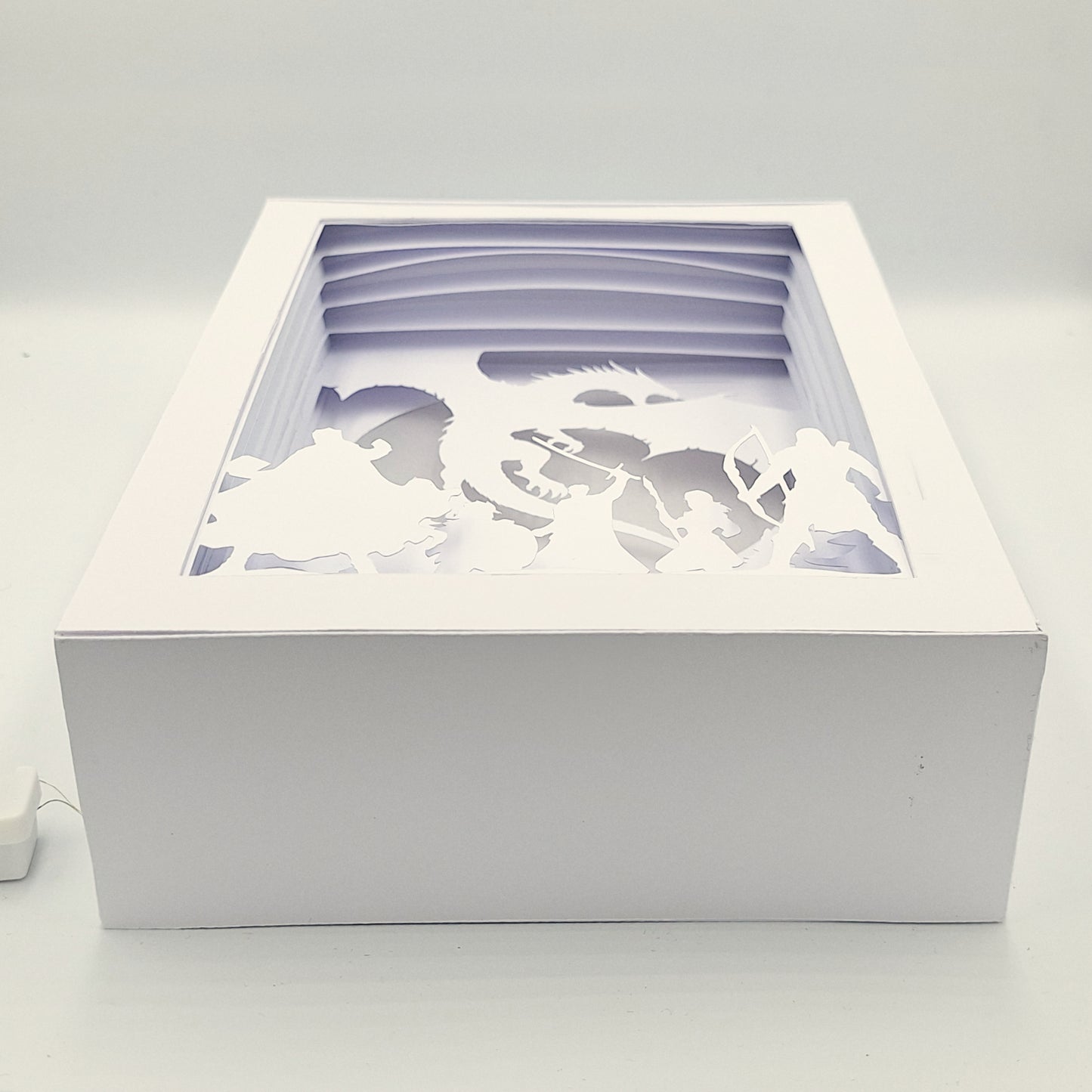 Drache vor Mond, Berge Landschaft, Adventure Party, RPG, DnD, Lampe, LED, Deko, Unterseite